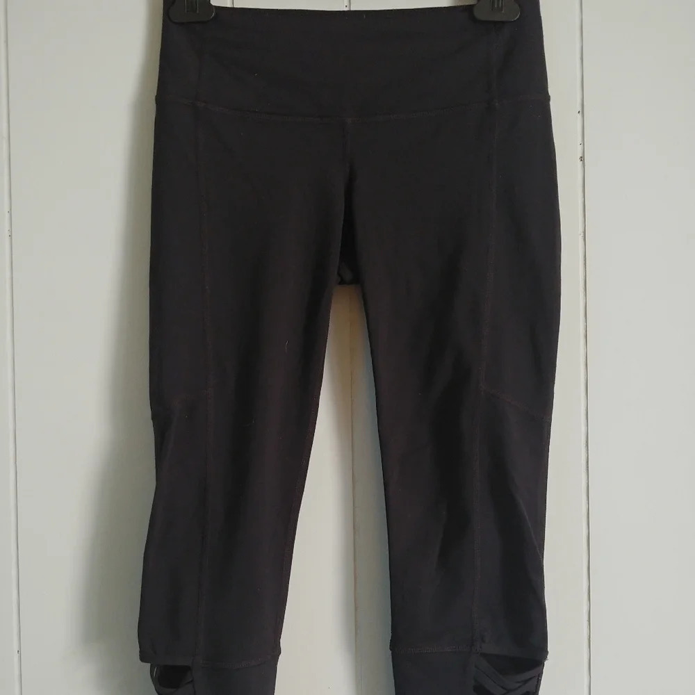 Athleta Criss Cross Cropped Mind over Mat Capri
